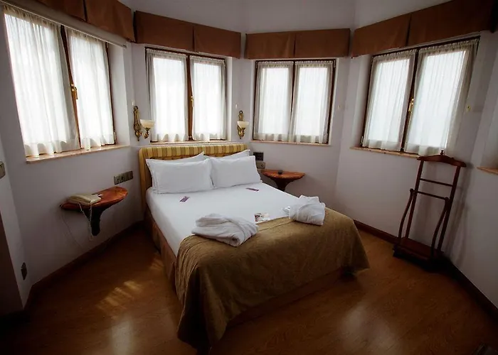 Ayre Alfonso Ii מלון 4*