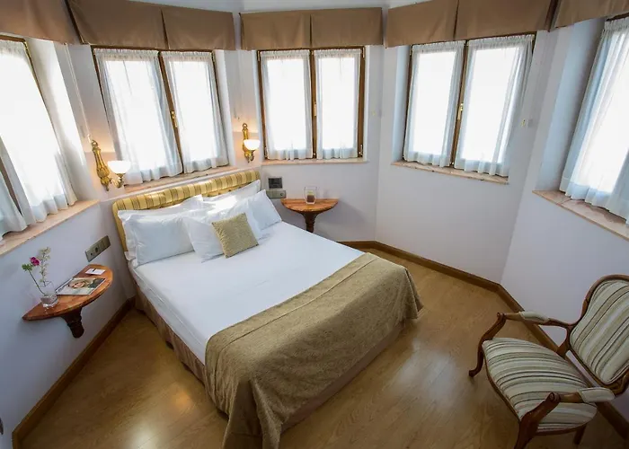 Ayre Alfonso Ii Szálloda Oviedo